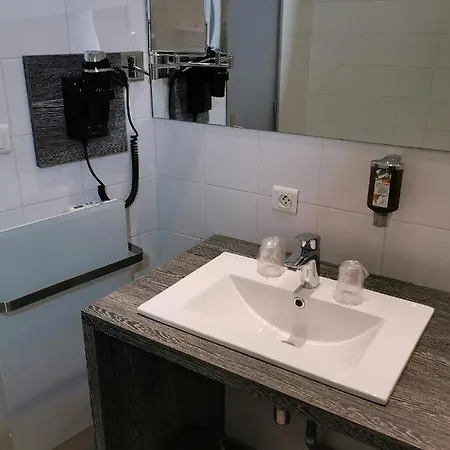 De Paris Hotel 3*