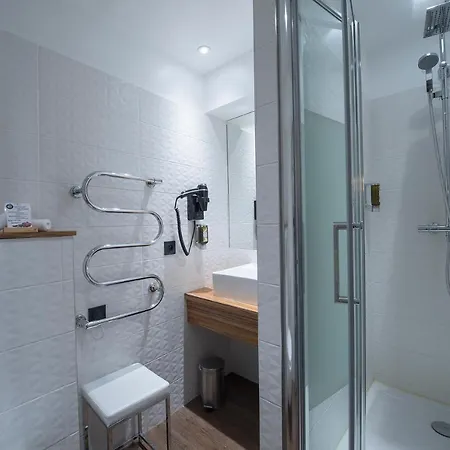 De Paris Hotel 3*