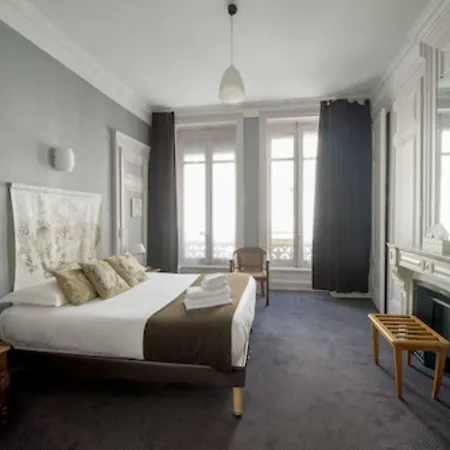 De Paris 3*