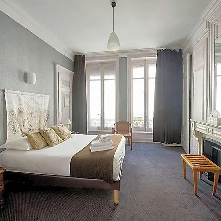 De Paris 3*