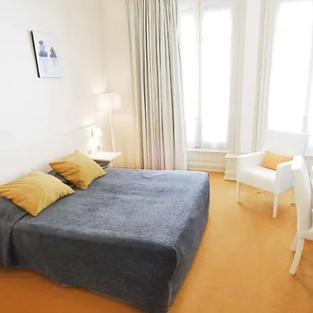 De Paris Hotel 3*