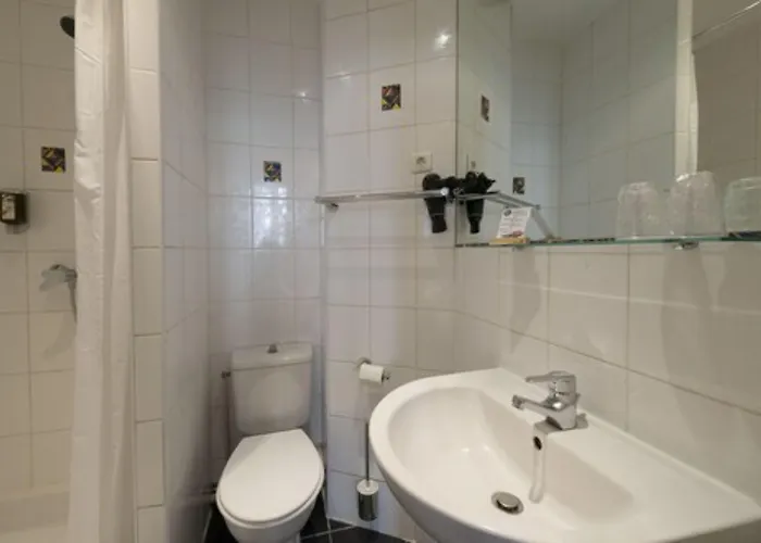 De Paris Hotel 3*