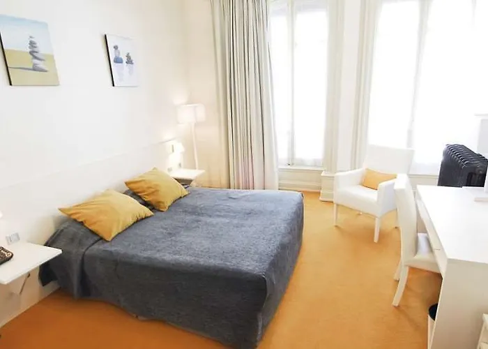 De Paris Hotel 3*